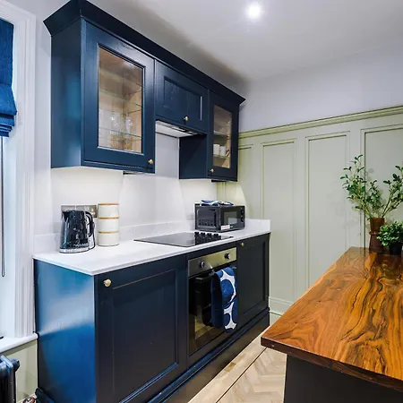 Stunning - Sleep 18 Apartament York