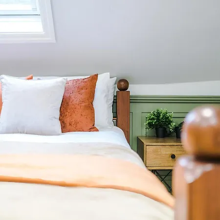 Apartment Stunning - Sleep 17 York