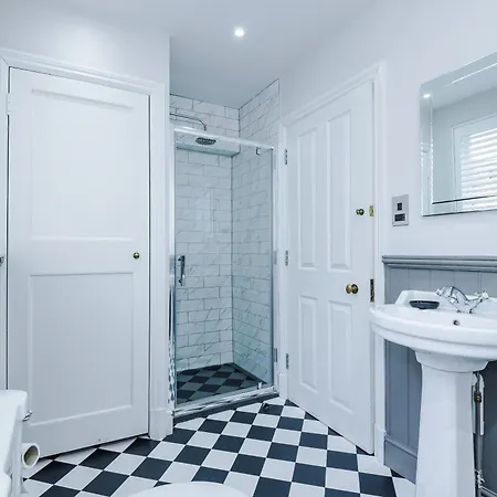 Stunning - Sleep 18 Apartament