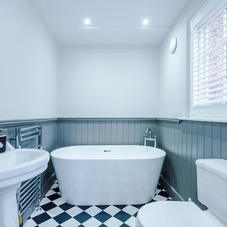 Stunning - Sleep 18 Apartament *