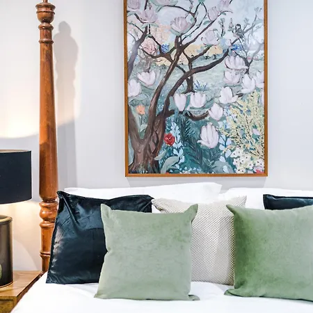 Stunning - Sleep 18 Apartament York