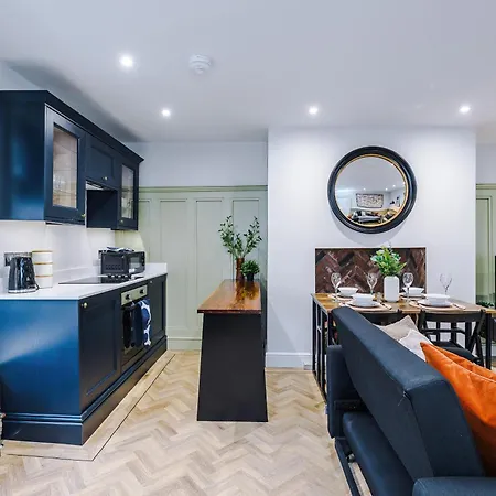 Stunning - Sleep 18 Apartament York